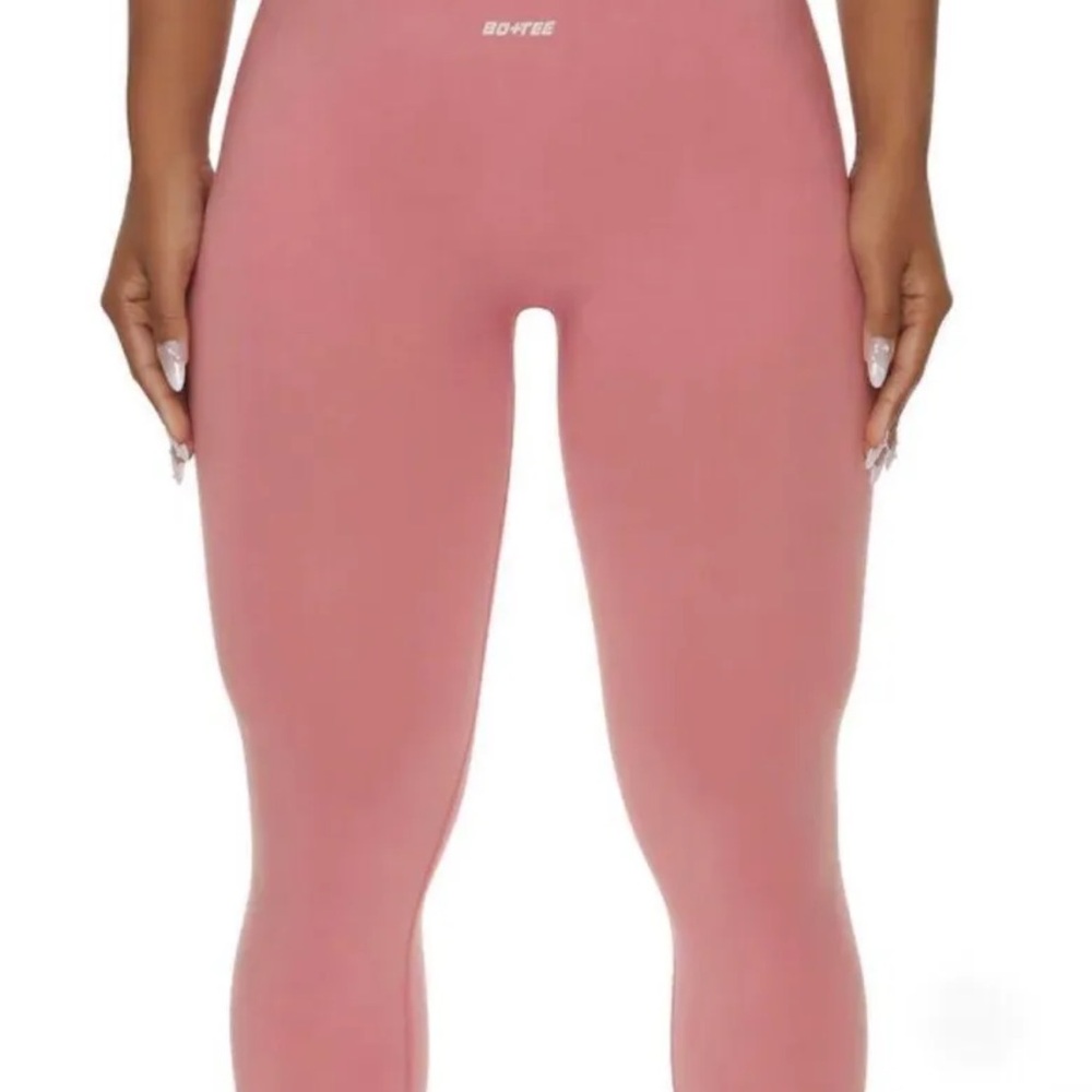 Pink High-Waisted Leggings with Stretchy Fit
